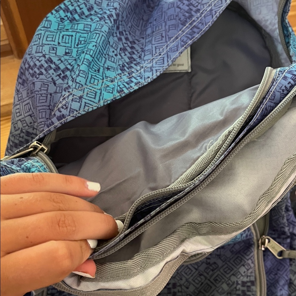 Backpack - Picture 4 of 4